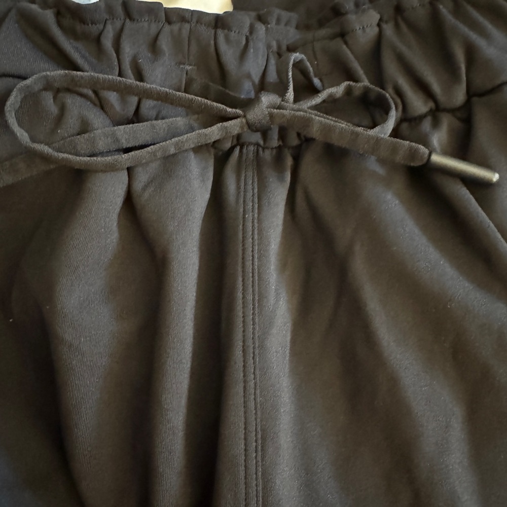 Lululemon Keep Moving Jogger in Black - Picture 8 of 8